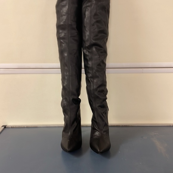 Heels - Picture 3 of 4